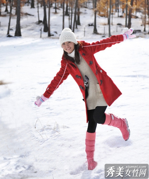 下雪天最應景美搭 聖誕氣息濃鬱