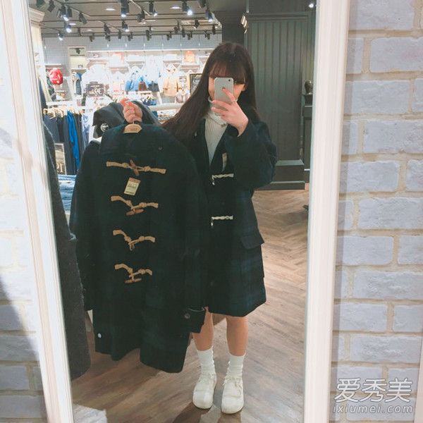 想要保暖又兼具时尚 这个冬天就让牛角扣外套陪你度过吧 外套搭配图片