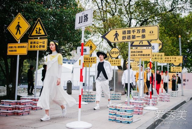 有范儿！上海时装周首开“马路走秀”，11路车主题吸睛 