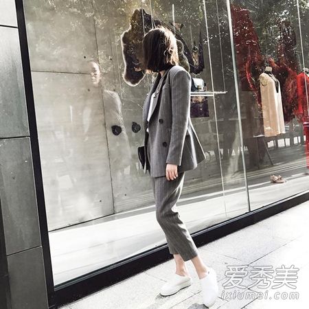 赵四的西装为什么这么火 赵四同款格子外套怎么穿好看