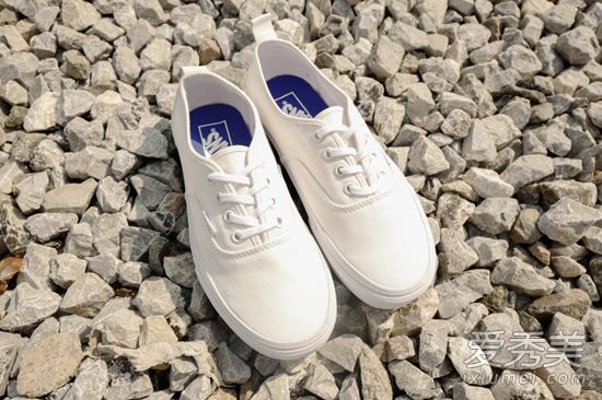 vans是什么品牌 vans新款帆布鞋多少钱