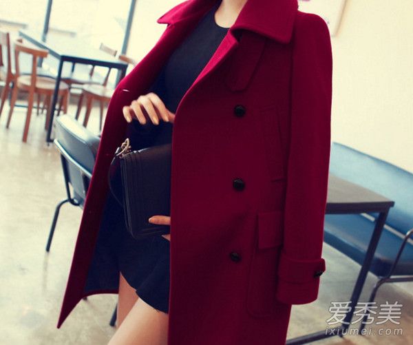 优雅时髦有质感 酒红色大衣怎么穿 服装搭配 酒红色大衣穿搭