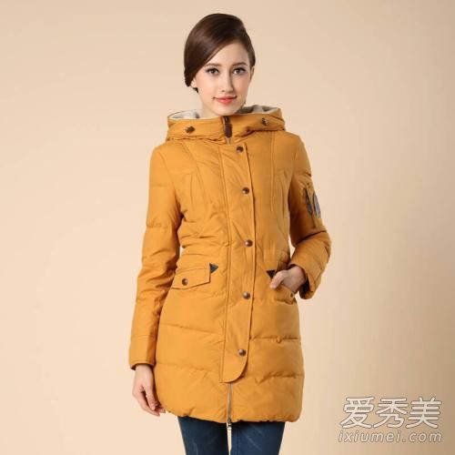 羽絨服洗完後羽絨成一團怎麼辦 羽絨服洗後怎麼變蓬鬆