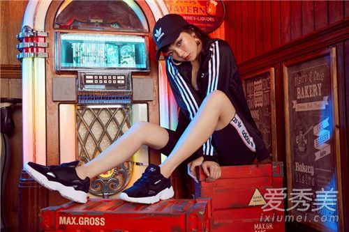 adidas originals falcon上脚搭配图 四种复古look轻松驾驭