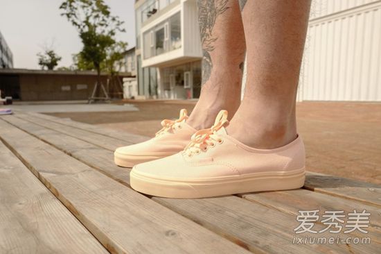 vans是什么品牌 vans新款帆布鞋多少钱