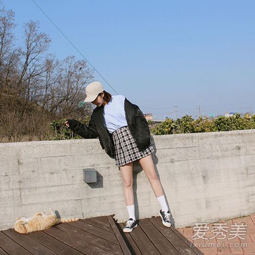 素色T恤最百搭 这几种颜色搭配要了解 T恤女夏