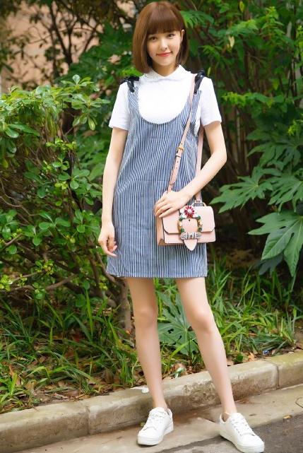 唐嫣穿的miumiu背带裙多少钱?