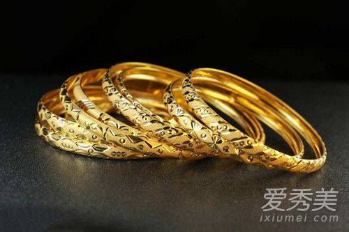 金手镯怎么鉴别真假 女士金手镯一般戴哪只手