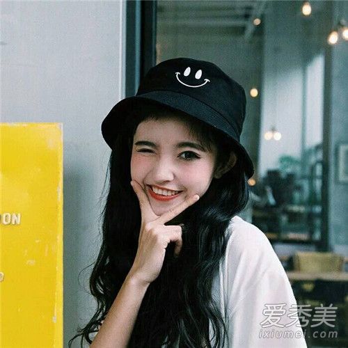 黄头发戴什么颜色帽子 戴帽子适合什么发型