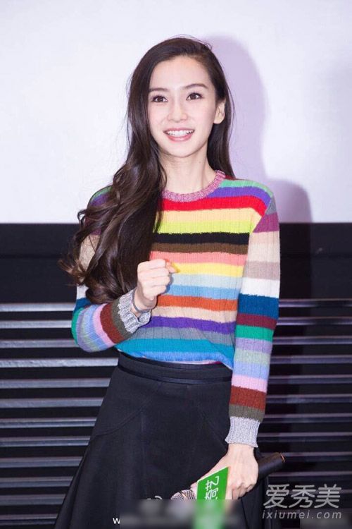 杨幂baby都爱彩虹装 彩色条纹今夏超火 彩色条纹怎么搭配