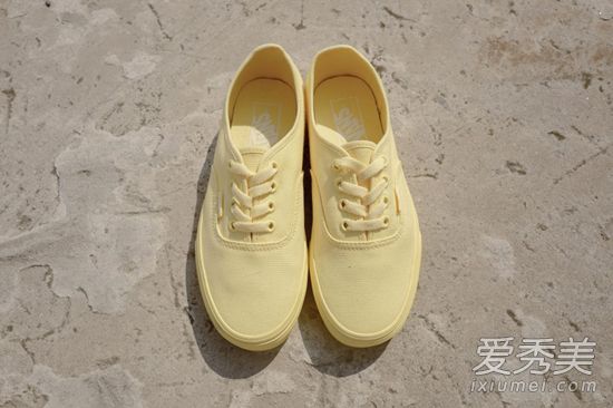 vans是什么品牌 vans新款帆布鞋多少钱