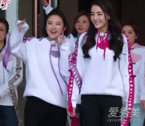 奔跑吧第四期迪丽热巴衣服是什么牌子 迪丽热巴同款卫衣