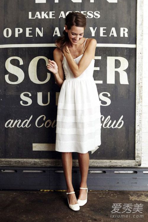 女神都爱小白裙 夏天穿白裙才清爽 白色连衣裙图片