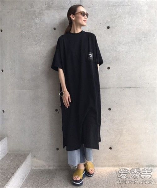 日系简约派最爱的长款T恤 利用混搭展现独特的秋日个性