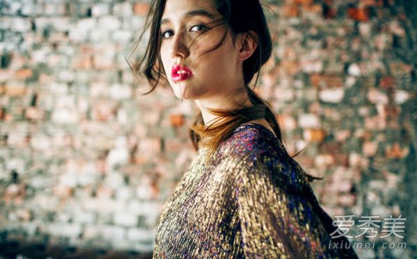 冬季金属色正流行 学好这些让你美的不同 服装搭配 金属色服装穿搭