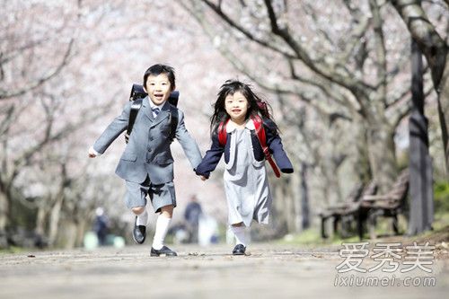 日本小學生書包多少錢 日本小學生的書包為什麼那麼貴