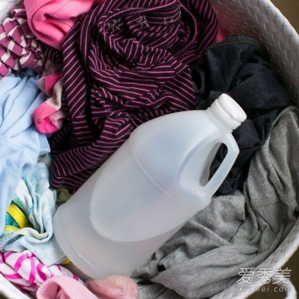 长知识！十种去除衣服脏污的超实用小技巧 怎么洗衣服干净