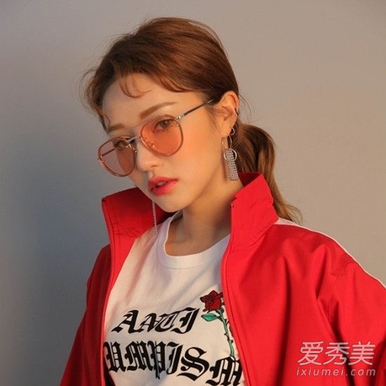 金框眼镜适合什么人 金框眼镜适合什么肤色
