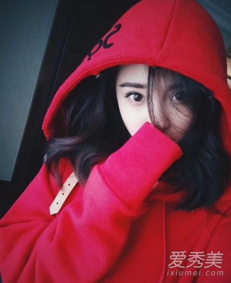 杨幂薛之谦吃火锅穿的红色卫衣是什么牌子的 杨幂同款卫衣品牌介绍