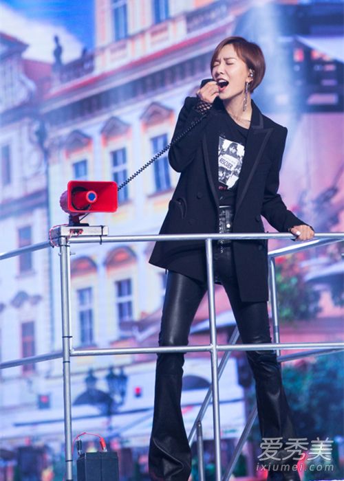 跨界歌王王珞丹衣服是什么牌子 跨界歌王王珞丹同款衣服图片