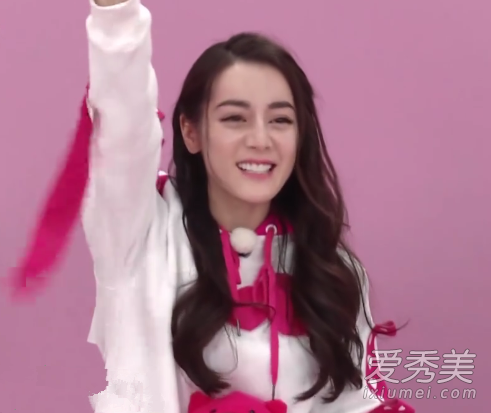 奔跑吧第四期迪丽热巴衣服是什么牌子 迪丽热巴同款卫衣
