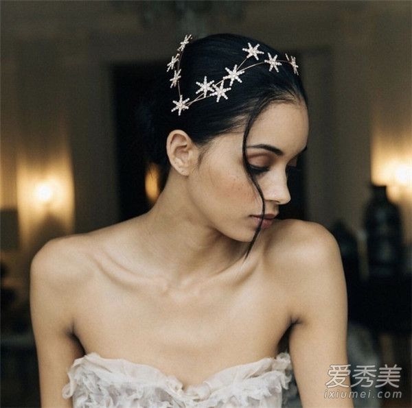 阿娇婚纱照美哭了!打造仙女系新娘头饰挑选指南