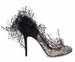 公主气派：Valentino立体蕾丝高跟鞋