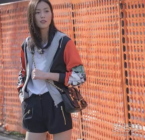 moschino机车包多少钱 moschino机车包官网价格