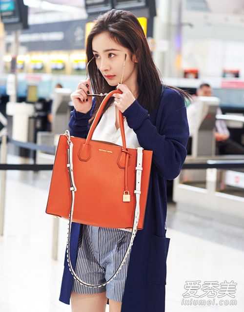 杨幂机场橘色手袋是什么牌子 杨幂包包品牌介绍