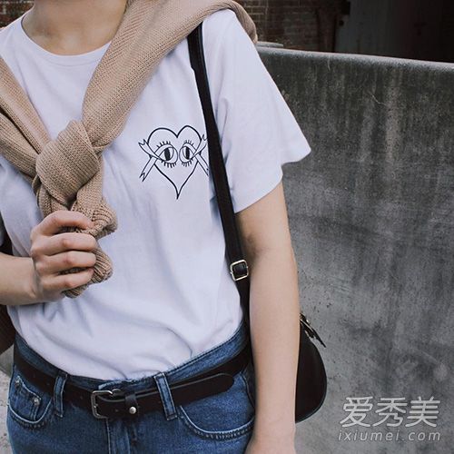 素色T恤最百搭 这几种颜色搭配要了解 T恤女夏