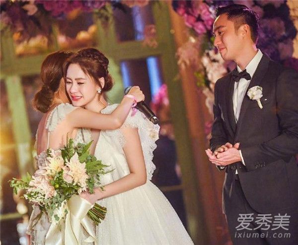 阿娇婚纱照美哭了!打造仙女系新娘头饰挑选指南