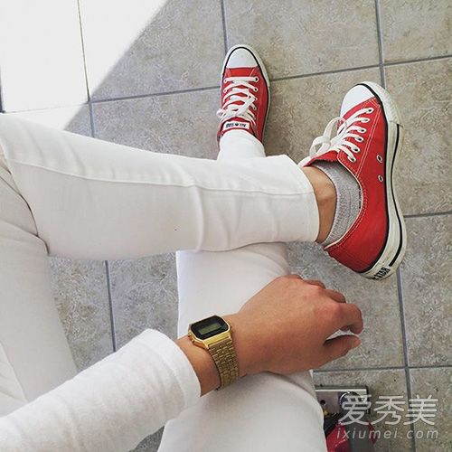 都搭配好了 有什么理由拒绝红色Converse鞋呢 匡威帆布鞋