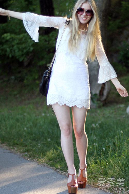 从女汉子到小仙女 你只需一条白色连衣裙 白色蕾丝连衣裙搭配