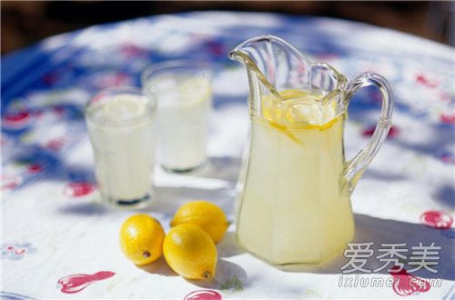 喝柠檬水可以晒太阳吗 喝柠檬水后多久可以晒太阳