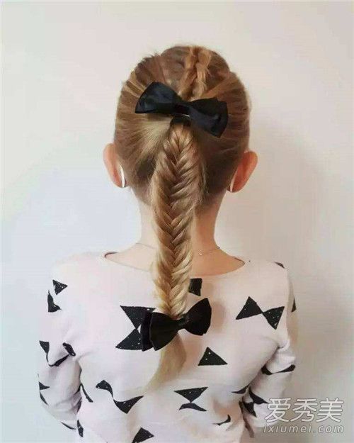 女童短发发型绑扎方法 怎样给6岁儿童扎辫子