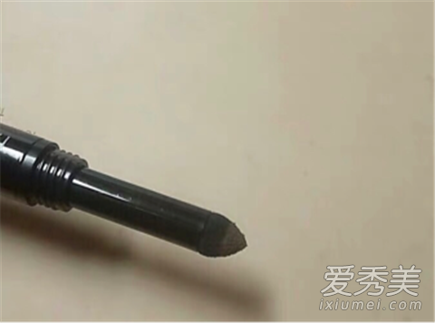 什麼？！還不知道什麼眉筆好用？今年過年用它就對了