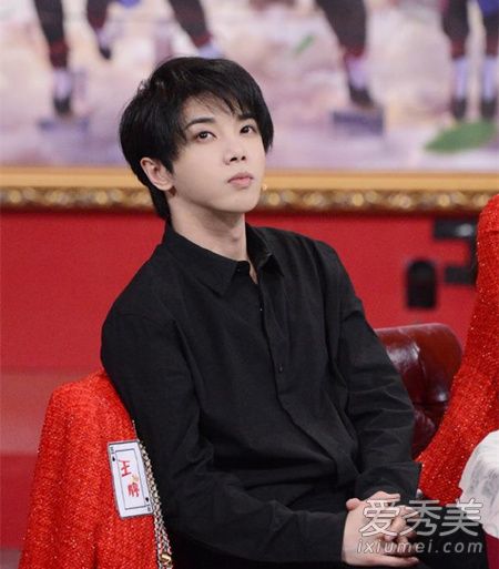 華晨宇2019新發型似換頭 盤點華晨宇留過的發型每一款都很有個性