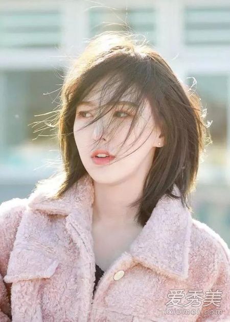 宋慧乔+高俊熙人气女星示范 2019年最流行的短发就是它--耳下短发