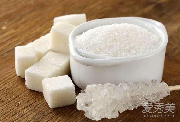 白糖和盐能去角质吗 白糖和盐哪个去角质好
