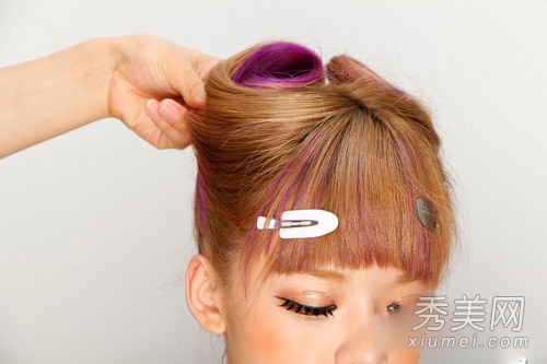 图解韩式猫耳朵发型扎法 可爱俏皮30秒速成