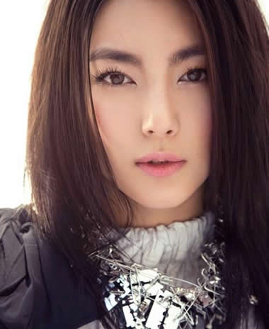 张雨绮性感妖娆迷人妆