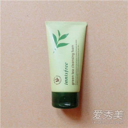 外油內幹適合什麼護膚品 外油內幹用什麼洗麵奶