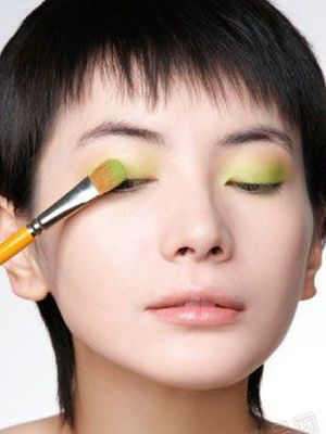打造2010立体色妆的妆容步骤
