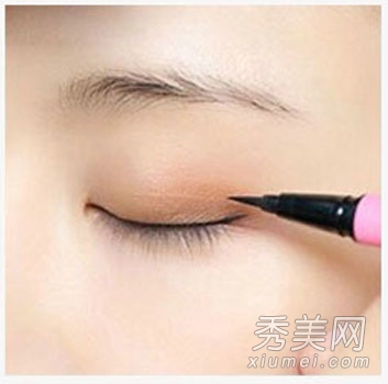 韓式貓眼妝：眼影&眼線&假睫毛化妝技巧