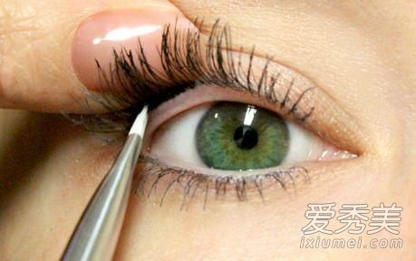用對假睫毛放大眼睛 圖解假睫毛正確貼法