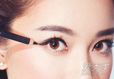 眼线画法：韩式“美瞳线”画出来