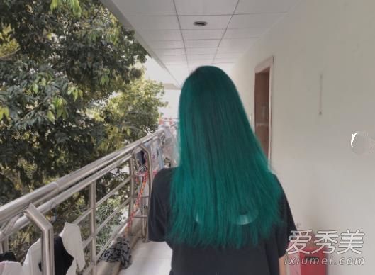 王菲绿色头发是什么绿 王菲同款绿色头发掉色是什么颜色