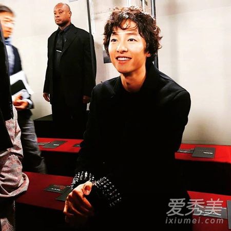 宋仲基新發型上線卷毛撞臉韓劇大媽 男生圓臉適合留什麼發型