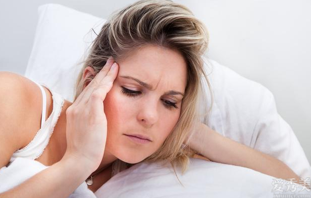 起斑的女性，临睡前填补3种维生素，坚持不懈1件事，杜绝雀斑