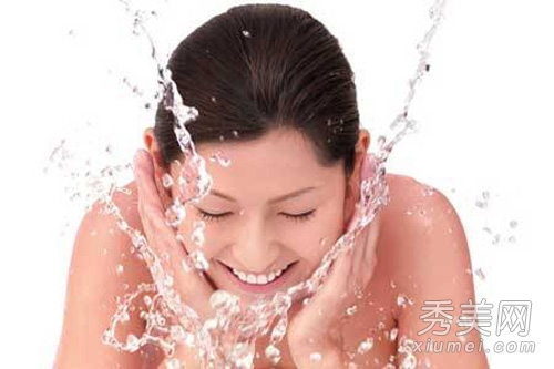 皮肤干燥起皮 春季肌肤紧急补水方法